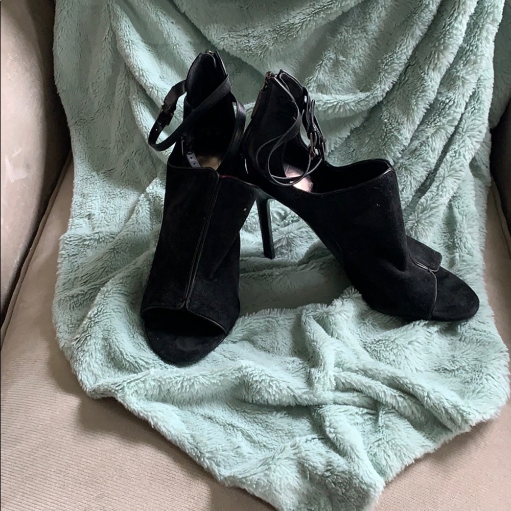 OPEN TOE STRAPPY HEELS